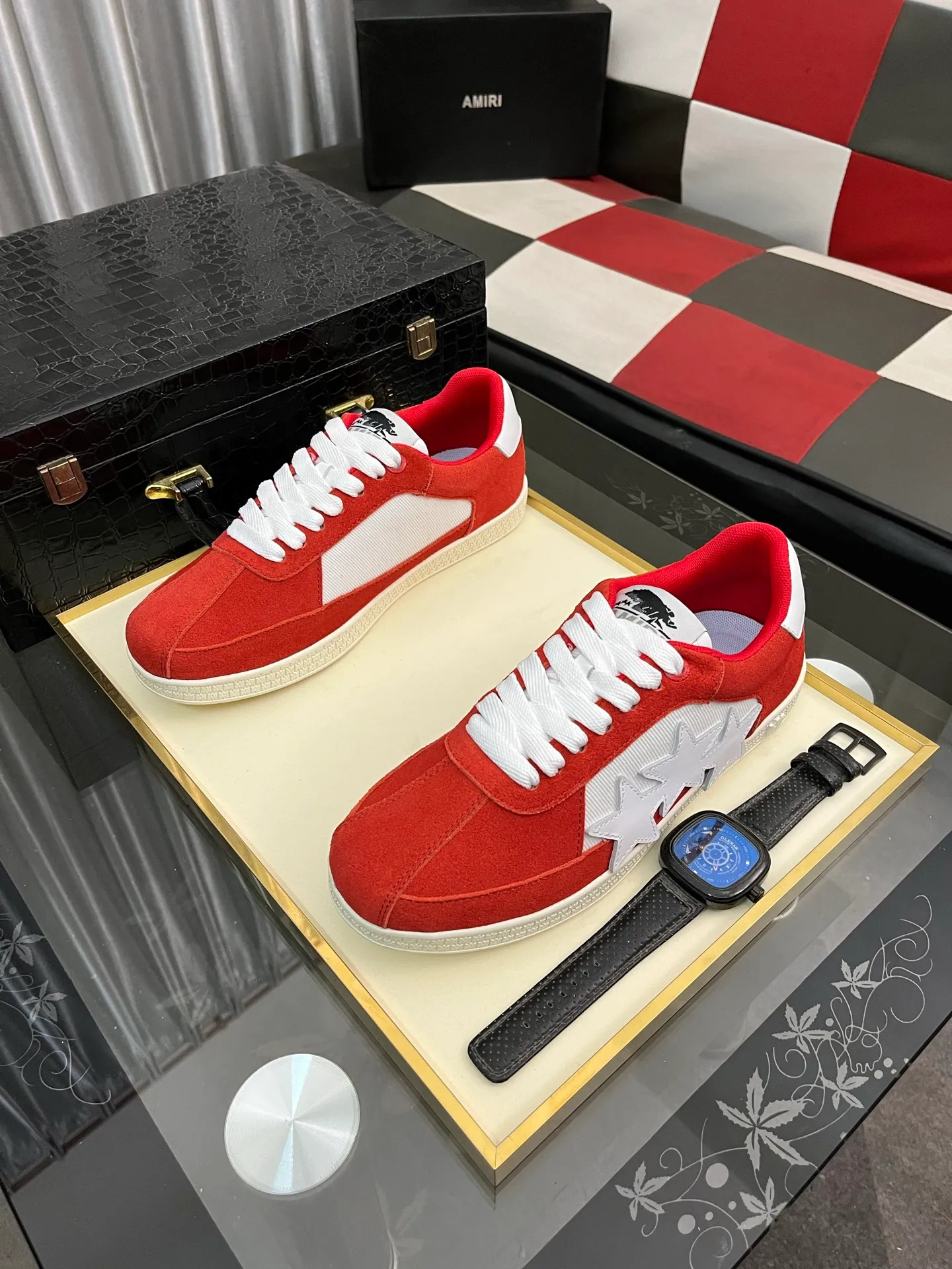 Men's shoes 💰420⌚️⌚️《AMIR*》New men's low-top casual sports sneakers bone shoes, another pair of irresistible bone shoes. Bone shoes are one of AMIRI's most popular items. They use first-layer cowhide uppers. The side bones are made of two cowhide laminations. They have a three-dimensional feel. The leather incisions are all oil-edged. Contrasting color design. Simple style. Fashionable sports. Customized metal LOGO nameplate to embellish shoelaces. Exclusive control of top version. Supports comparison. Breathable mesh lining Original rubber outsole A must-have item for daily leisure Suitable for various occasions Check it out if you are looking for high quality Super cool uppers Size: 38-445️⃣ Colors available